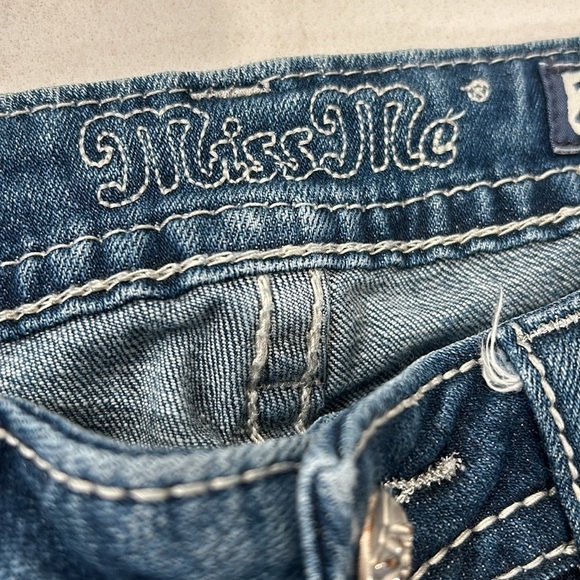 Miss Me Signature Boot Embellished Jeans Distressed Size 28 Women’s - Picture 7 of 16